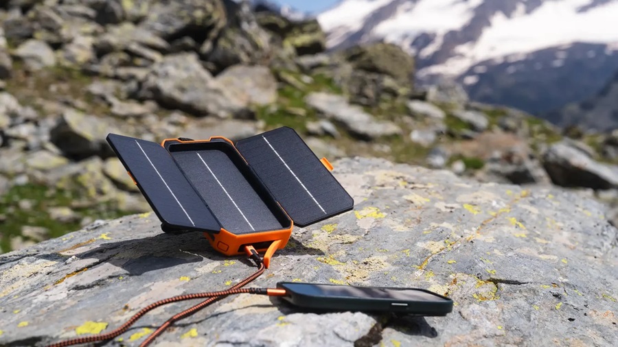 Powerbanks met zonnepaneel welke werken echt buiten uitgelichte afbeelding Rednas.eu